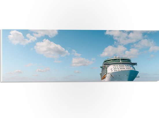 WallClassics - PVC Schuimplaat - Vooraanzicht van Groot Cruiseschip op Open Zee - 60x20 cm Foto op PVC Schuimplaat (Met Ophangsysteem)