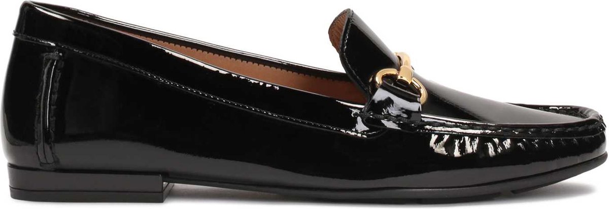 Women's lacquered black moccasins