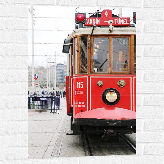 WallClassics - Muursticker - Rode Tram door de Stad - 60x90 cm Foto op Muursticker