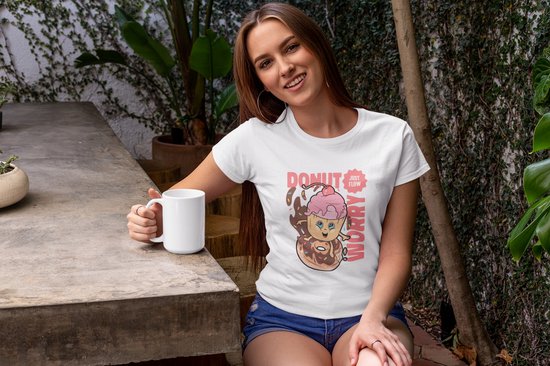 Shirt - Donut worry - Wurban Wear | Grappig shirt | Koffie | Unisex tshirt | Koffiezetapparaat | Koffiebonen | Wit & Zwart