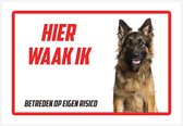 Waakbord / bord | "Hier waak ik" | 30 x 20 cm | Duitse Herder | Herdershond | Dikte: 1 mm | Donkere snuit | Waakhond | Hond | Chien | Dog | Betreden op eigen risico | Mijn huisdier | Polystyreen | Rechthoek | Witte achtergrond | 1 stuk