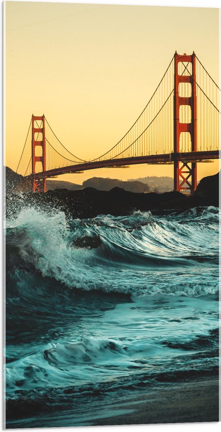 WallClassics - Acrylglas - Wilde Zee bij Golden Gate Bridge in San Francisco - 50x100 cm Foto op Acrylglas (Wanddecoratie op Acrylaat)