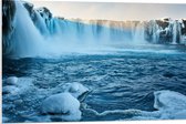 WallClassics - PVC Schuimplaat- Goðafoss Watervallen in IJsland - 90x60 cm Foto op PVC Schuimplaat