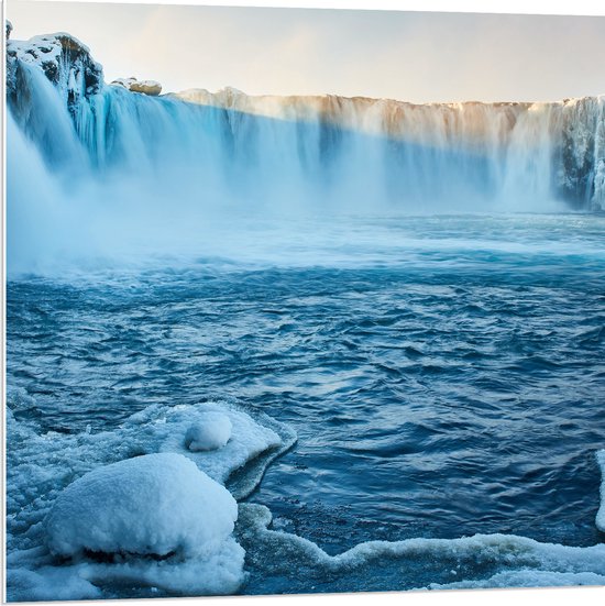 WallClassics - PVC Schuimplaat- Goðafoss Watervallen in IJsland - 80x80 cm Foto op PVC Schuimplaat