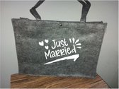 Antraciet Vilt tas met tekst Just Married, Bedrukte tas, Just Married cadeau