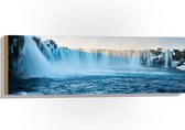 WallClassics - Hout - Goðafoss Watervallen in IJsland - 90x30 cm - 9 mm dik - Foto op Hout (Met Ophangsysteem)