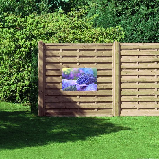 WallClassics - Tuinposter – Setje Lavendeltakken met Strik - 90x60 cm Foto op Tuinposter (wanddecoratie voor buiten en binnen)