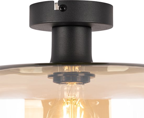 Close-up van de zwarte montagebasis van een amberkleurige glazen plafondlamp.