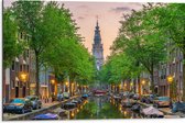 Dibond - Gracht in De Straten van Amsterdam - 75x50 cm Foto op Aluminium (Wanddecoratie van metaal)