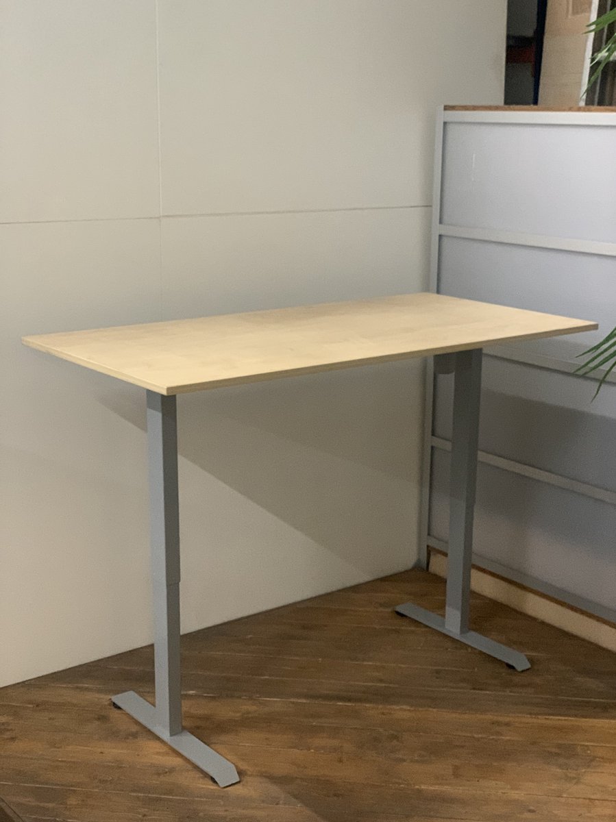 FB01 - elektrisch zit sta bureau met memory - grijs onderstel - ahorn licht eiken blad - NU MET GRATIS USB OPLADER! - 180 x 80 - NIEUW