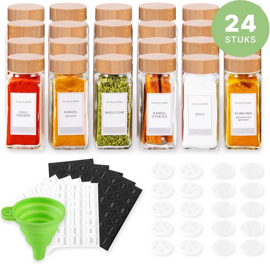 24 Glazen Kruidenpotjes vierkant met Bamboe Deksel - Kruidenstrooier - Complete set met Strooideksels, Voorbedrukte Stickers en Trechter - Inhoud 120 ml - 10,5 x 4,3 cm