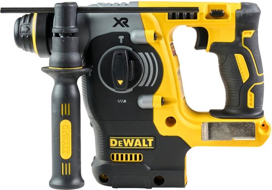 Gele en zwarte DeWalt accuhamer met XR-aanduiding, schuin van voren gezien.