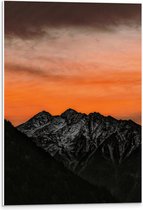 WallClassics - Panneau de mousse PVC - Ciel Oranje derrière les Montagnes - Photo 40x60 cm sur panneau de mousse PVC