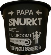 Cadeau Emmer - Papa snurkt niet Topklusser - 12 liter - zwart - cadeau - geschenk - gift - kado - surprise - papa