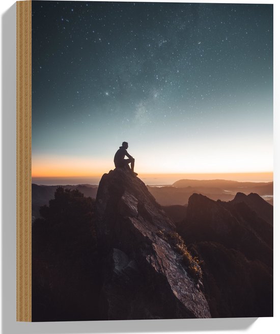 WallClassics - Hout - Man op Bergtop met Zonsondergang - 30x40 cm - 12 mm dik - Foto op Hout (Met Ophangsysteem)