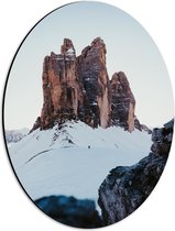 WallClassics - Dibond Ovaal - Berg in Sneeuwlandschap - 30x40 cm Foto op Ovaal (Met Ophangsysteem)