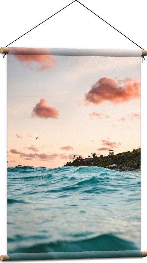 WallClassics - Textielposter - wolkjes boven Zee op Vakantiebestemming - 60x90 cm Foto op Textiel