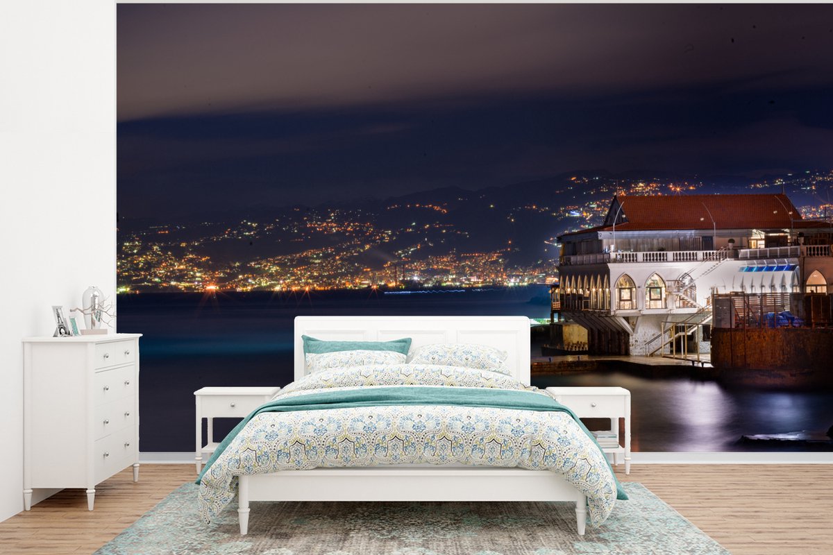 Behang - Fotobehang Verlichting langs de kust van Beiroet in Libanon - Breedte 320 cm x hoogte 240 cm - Nr1Wallpaper