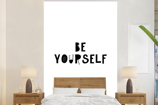 Illustration pour enfants avec une citation 'Be yourself' sur fond blanc 160x240 cm