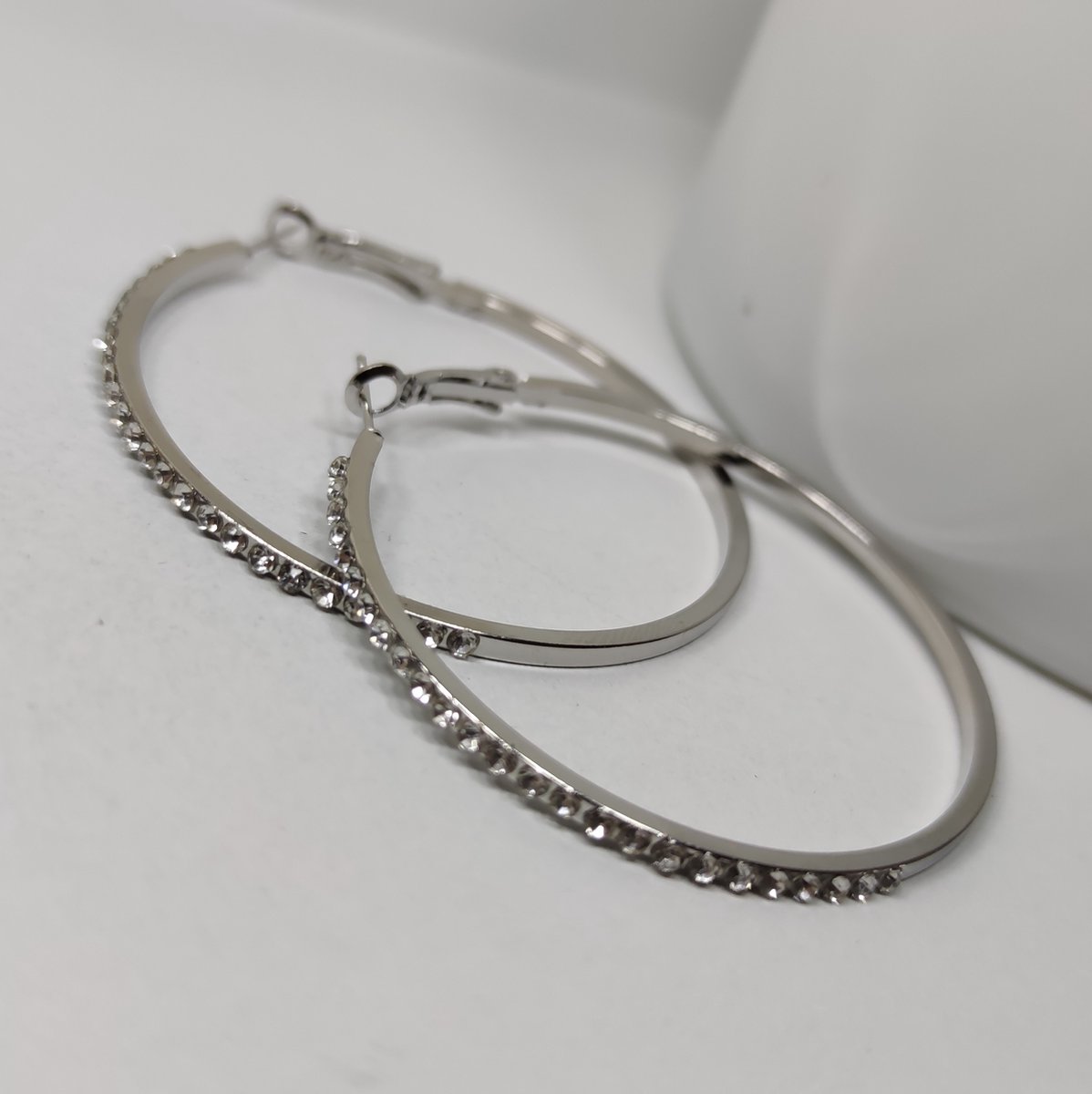 Fashion Jewelry Oorringen Zilver kleur met Kristal steentjes - Valentijn- Voor Haar - Bijoux