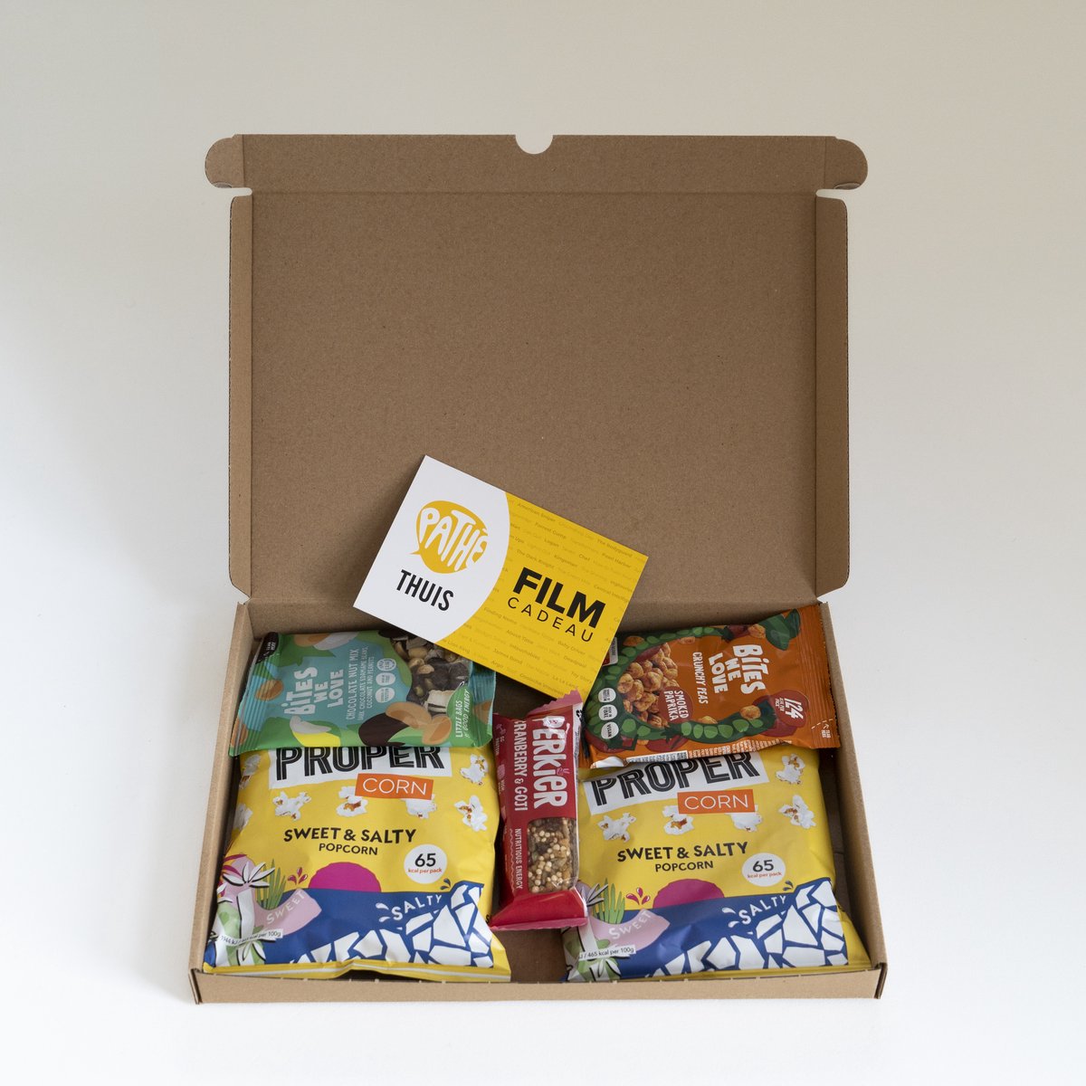 Pathé Thuis healthy filmpakket - lekkere gezonde snacks - filmvoucher - brievenbus