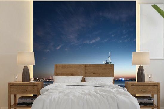 Papiers peints en vinyle - Beautiful Burj Al Arab et Jumeirah Beach Hotel au coucher du soleil largeur 260 cm x hauteur 260 cm - Tirage photo sur papier peint (disponible en 7 tailles)