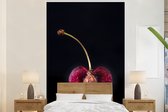 Behang - Fotobehang Kers - Dwarsdoorsnede - Zwart - Breedte 160 cm x hoogte 240 cm