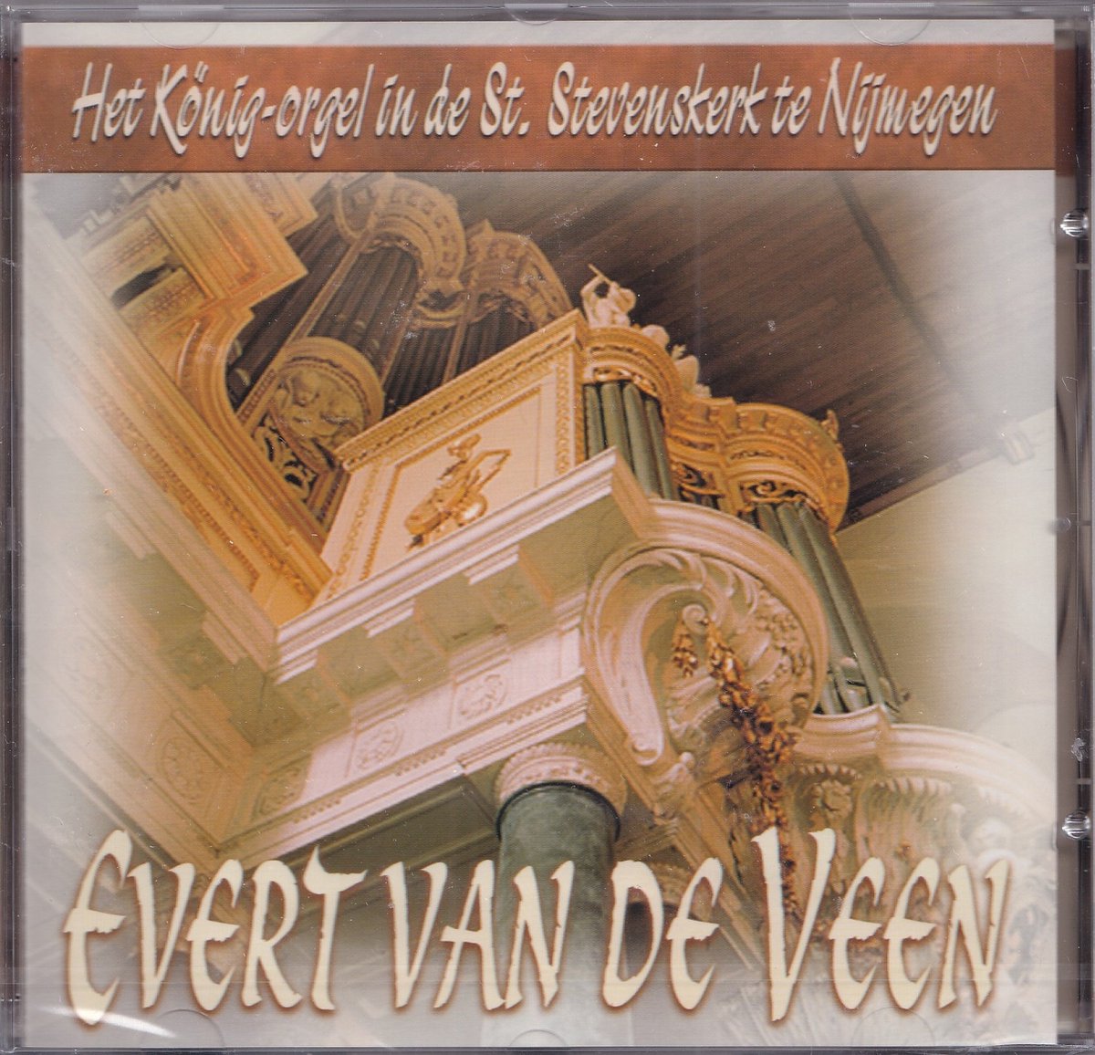 Evert van de Veen bespeelt het König-orgel in de St. Stevenskerk te Nijmegen