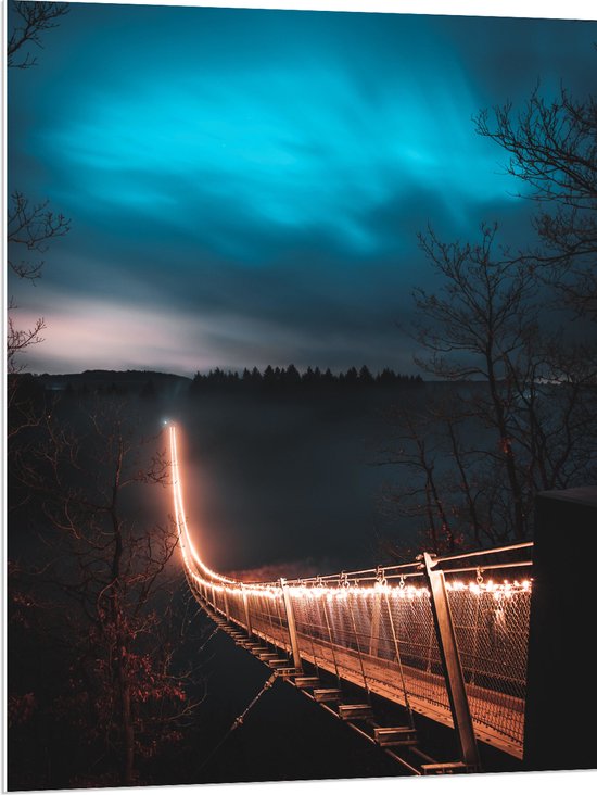 PVC Schuimplaat- Verlichte Brug in Nacht - 75x100 cm Foto op PVC Schuimplaat