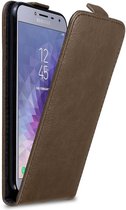Cadorabo Hoesje geschikt voor Samsung Galaxy J4 2018 in KOFFIE BRUIN - Beschermhoes in flip design Case Cover met magnetische sluiting