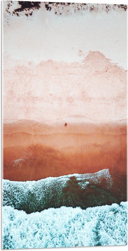 WallClassics - Acrylglas - Bovenaanzicht van Schuimende Golven naar het Strand toe - 50x100 cm Foto op Acrylglas (Met Ophangsysteem)
