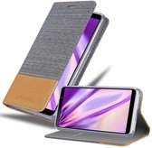 Cadorabo Hoesje voor Samsung Galaxy A7 2018 in LICHTGRIJS BRUIN - Beschermhoes met magnetische sluiting, standfunctie en kaartvakje Book Case Cover Etui
