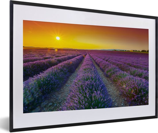 Oranje zonsondergang boven veld gevuld met lavendel fotolijst zwart met witte passe-partout klein 40x30 cm - Foto print in lijst
