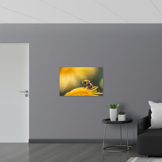 WallClassics - Toile - Abeille sur une Bloem Jaune - 90x60 cm Tableau sur Toile (Décoration murale sur Toile)