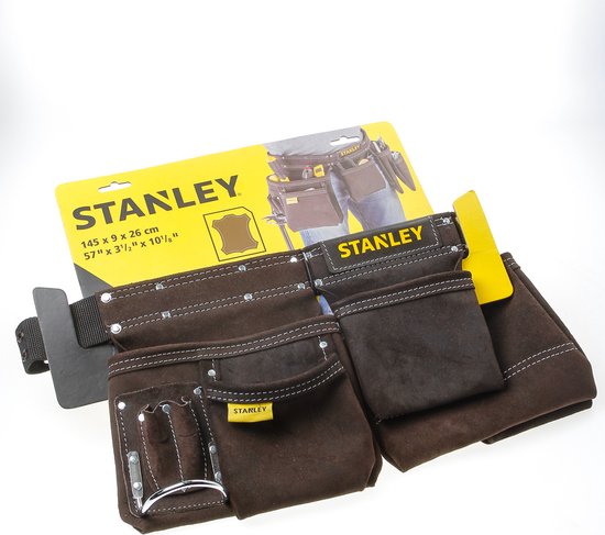 Donkerbruine gereedschapsgordel van Stanley met vakken en stiksels, verpakt met een kartonnen achterkant.