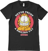 Garfield Heren Tshirt -2XL- Never Trust A Smiling Cat Zwart