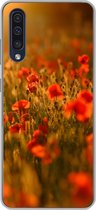 Geschikt voor Samsung Galaxy A50 hoesje - Oranje gloed over de Klaprozen in het veld - Siliconen Telefoonhoesje