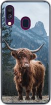 Geschikt voor Samsung Galaxy A40 hoesje - Schotse hooglander - Dieren - landschap - Siliconen Telefoonhoesje