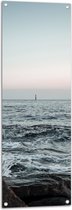 WallClassics - Tuinposter – Golven over de Zee onder Zachte Lucht - 40x120 cm Foto op Tuinposter (wanddecoratie voor buiten en binnen)