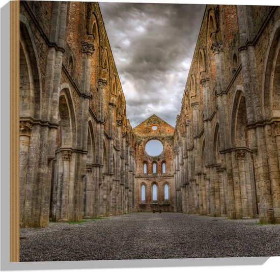 WallClassics - Hout - Klooster in Italië - De abdij van Saint Galgano - 50x50 cm - 9 mm dik - Foto op Hout (Met Ophangsysteem)