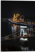 WallClassics - Dibond - Kettingbrug in Hongarije - 50x75 cm Foto op Aluminium (Met Ophangsysteem)