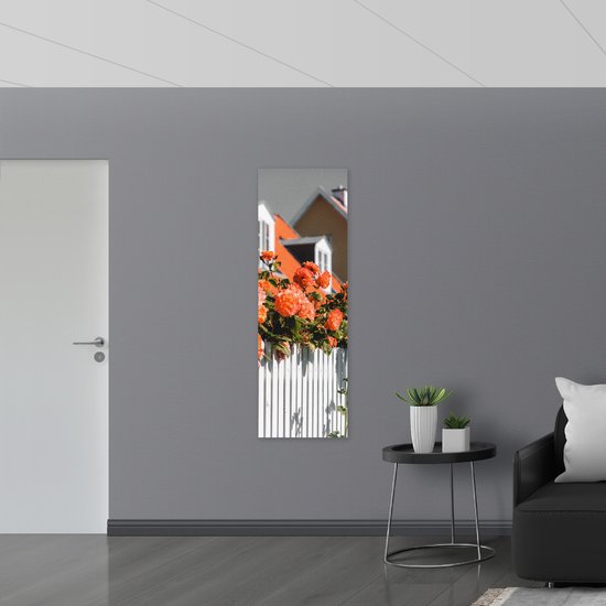 Acrylglas - Witte Schutting met Roze Tuinrozen - 50x150 cm Foto op Acrylglas (Wanddecoratie op Acrylaat)