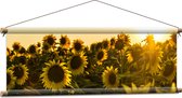 WallClassics - Affiche textile - Tournesols dans un champ avec un soleil éclatant - 90x30 cm Photo sur textile