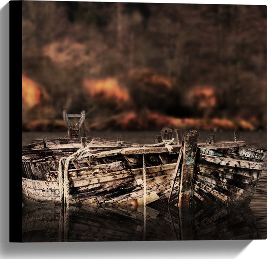 WallClassics - Toile - Vieux bateau en bois sur le Waer près de la forêt d'automne - 40x40 cm Photo sur toile (Décoration murale sur toile)