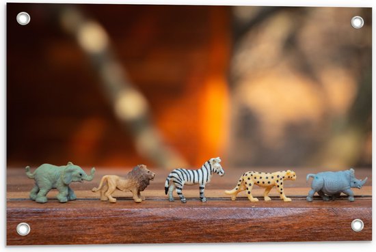 Tuinposter – Safari Dieren Speelgoed - 60x40 cm Foto op Tuinposter (wanddecoratie voor buiten en binnen)