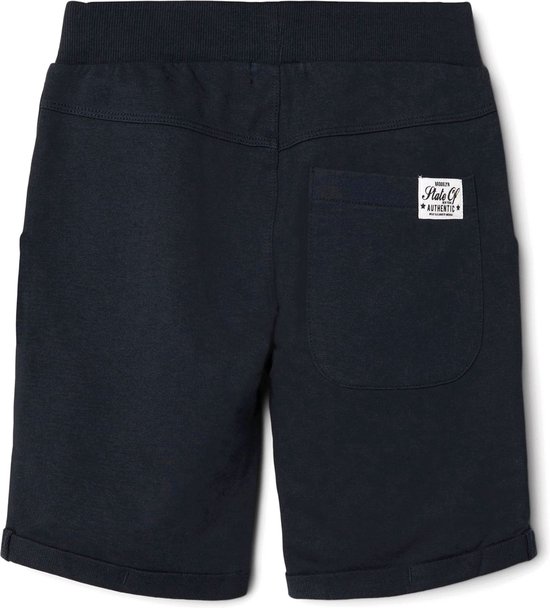 Achterkant van een donkerblauwe joggingbroek met een opgestikte zak en een label met 'Hale G Authentic'.