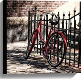 WallClassics - Canvas - Rode fiets voor groen Hek - 40x40 cm Foto op Canvas Schilderij (Wanddecoratie op Canvas)