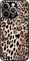 iPhone 14 Pro Max hoesje glas - Luipaard print bruin - Bruin/beige - Hard Case Zwart - Backcover telefoonhoesje - Luipaardprint - Casimoda®