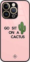 Casimoda® hoesje - Geschikt voor iPhone 14 Pro Max - Go Sit On A Cactus - Luxe Hard Case Zwart - Backcover telefoonhoesje - Roze