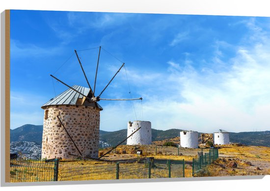 Hout - De Windmolens van Bodrum onder Sluierbewolking, Turkije - 105x70 cm - 9 mm dik - Foto op Hout (Met Ophangsysteem)